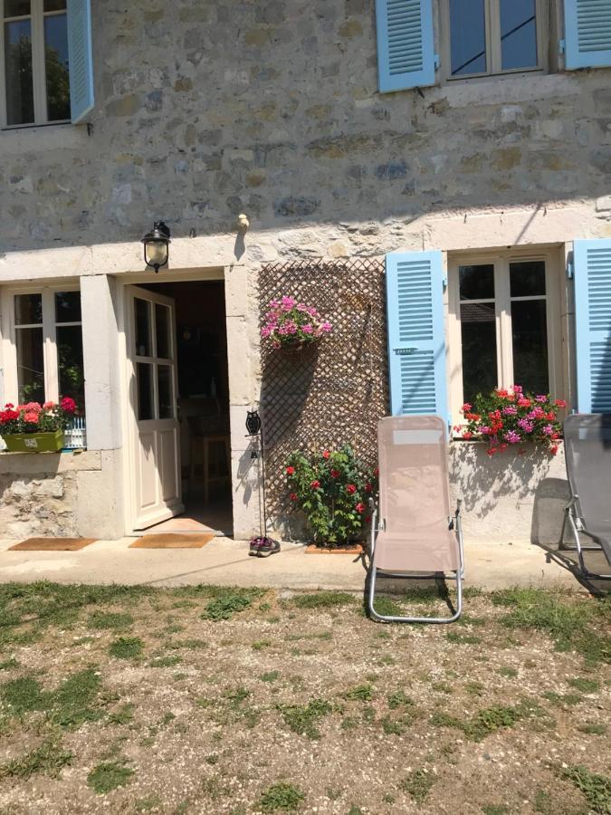 Chambres D'Hotes Des Deux Lacs Ceyzerieu Exterior foto