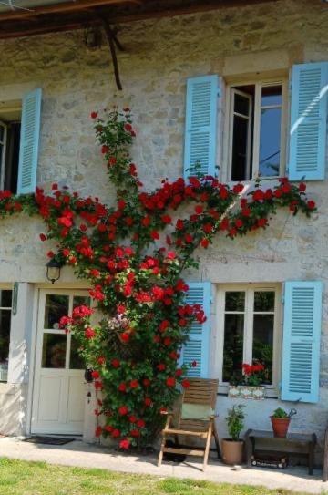 Chambres D'Hotes Des Deux Lacs Ceyzerieu Exterior foto