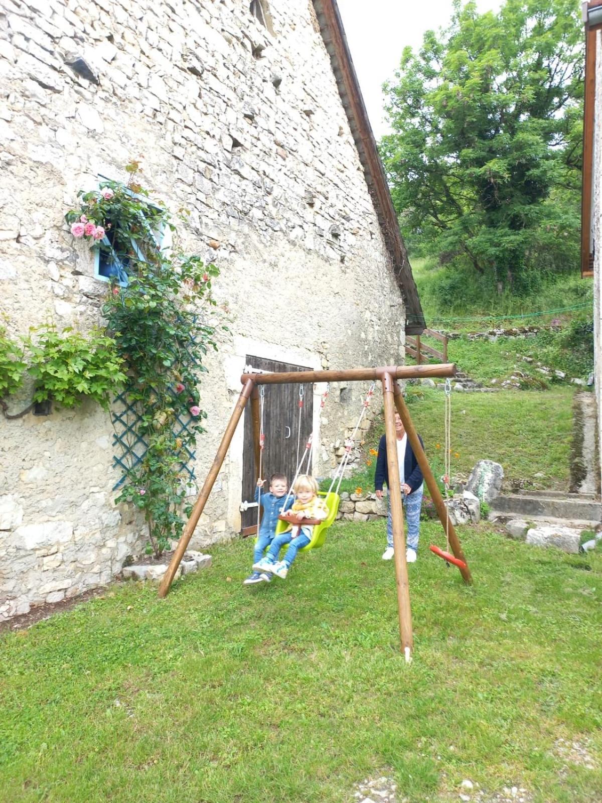 Chambres D'Hotes Des Deux Lacs Ceyzerieu Exterior foto